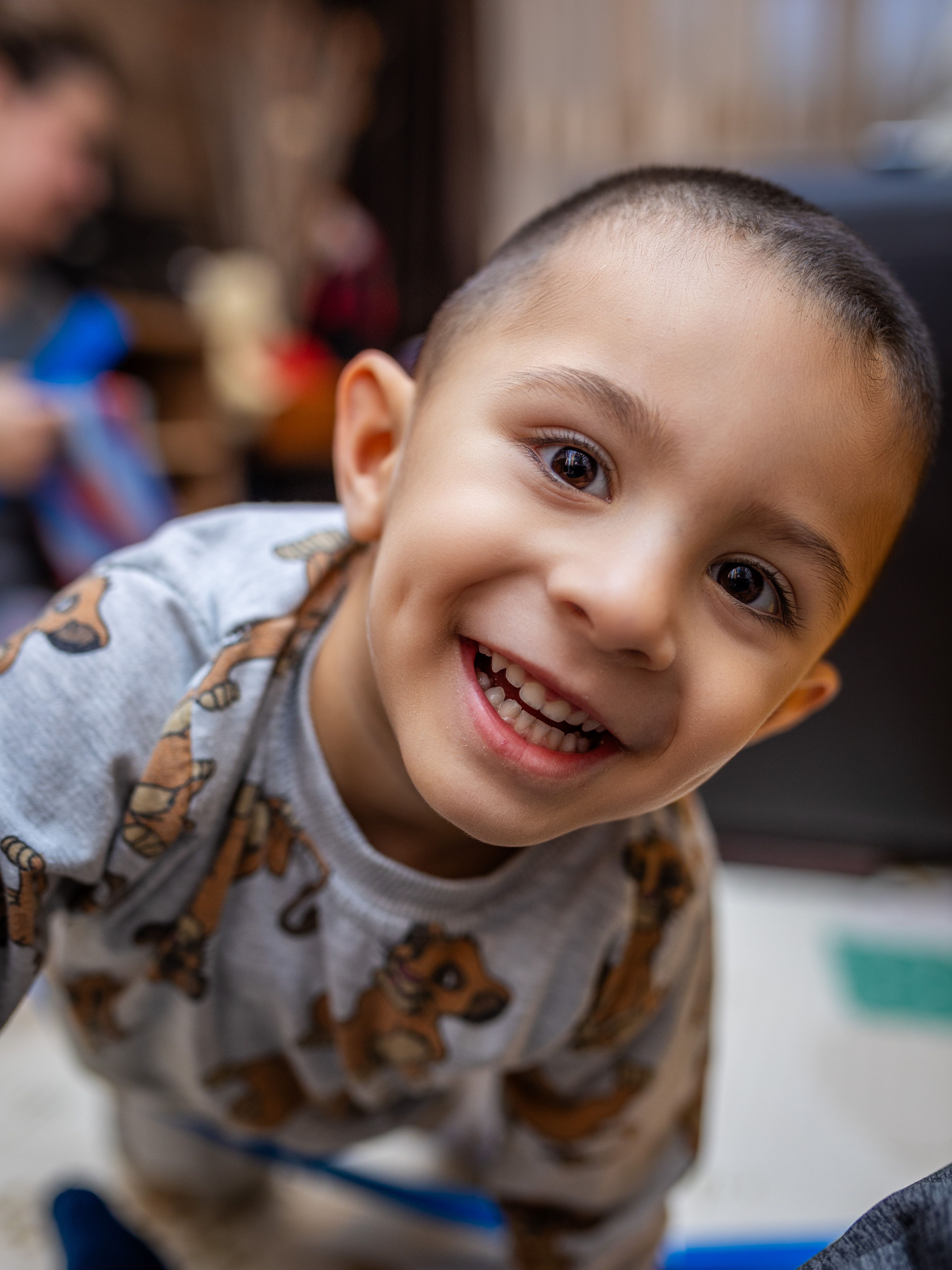 Niño disfrutando de actividades recreativas